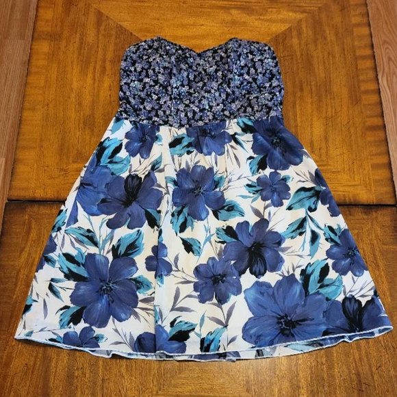 Xhilaration Dresses & Skirts - Xhilaration Blue Floral Strapless Dress